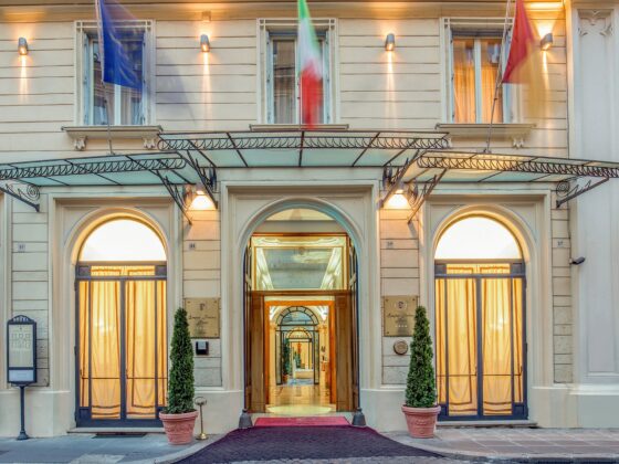 uw hotel empire roma entrance hero
